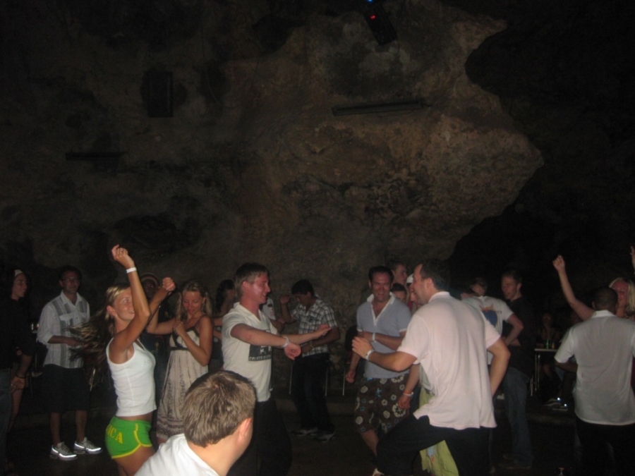 «Вдевятером  по Кубе или мы из Кракожии…»