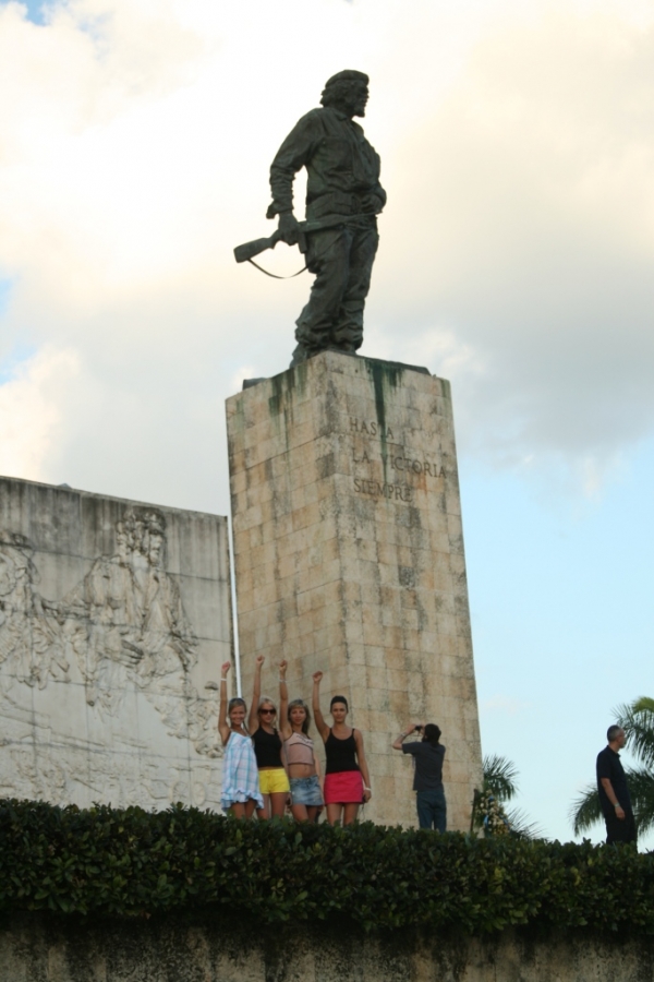 «Вдевятером  по Кубе или мы из Кракожии…»