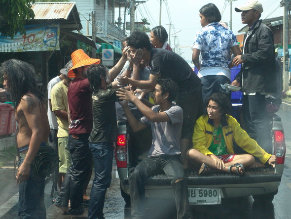 Сонгкран-2008-Праздничный автопробег по исану(ФОТО)