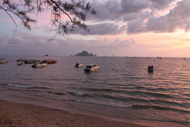 Сочинение. Как я провел лето, нет зиму, нет отпуск. Пукет и