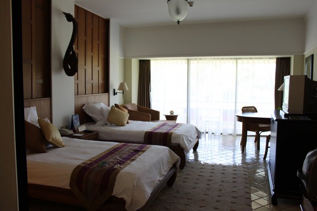 Сочинение. Как я провел лето, нет зиму, нет отпуск. Пукет и