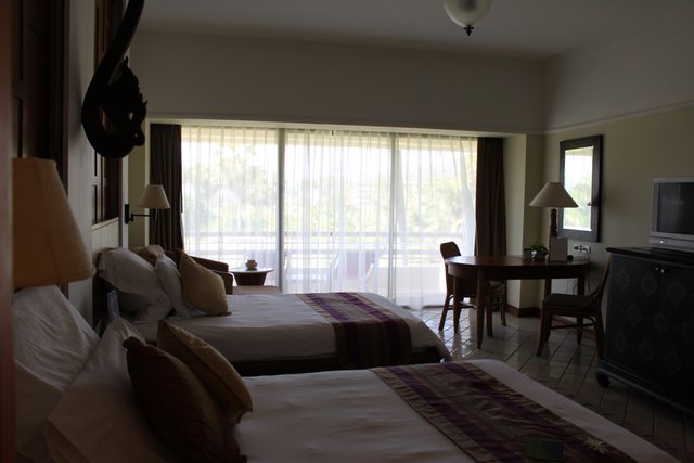 Сочинение. Как я провел лето, нет зиму, нет отпуск. Пукет и