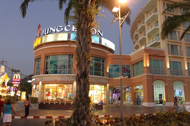 Сочинение. Как я провел лето, нет зиму, нет отпуск. Пукет и