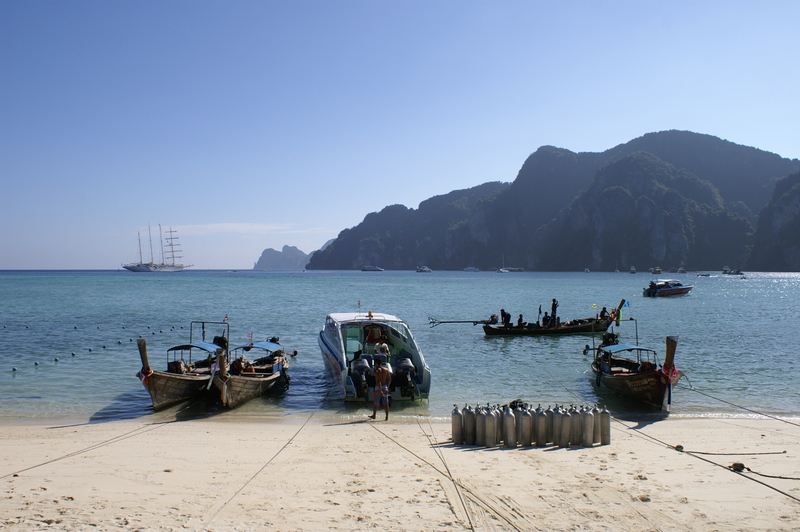 Bangkok Phuket Phi Phi Don Bamboo Island фото (траффик)