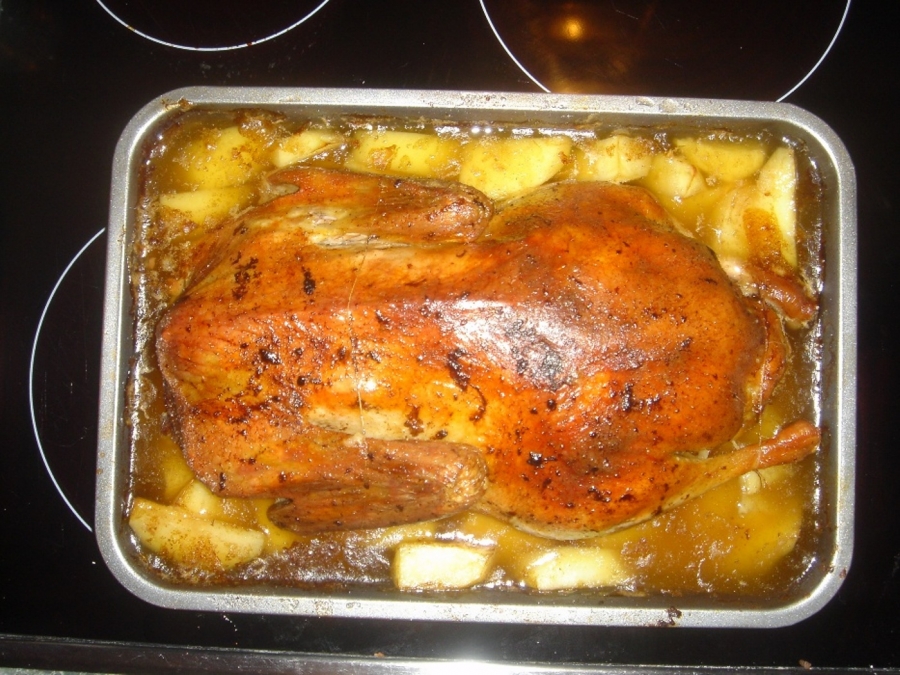 Утка с яблоками.