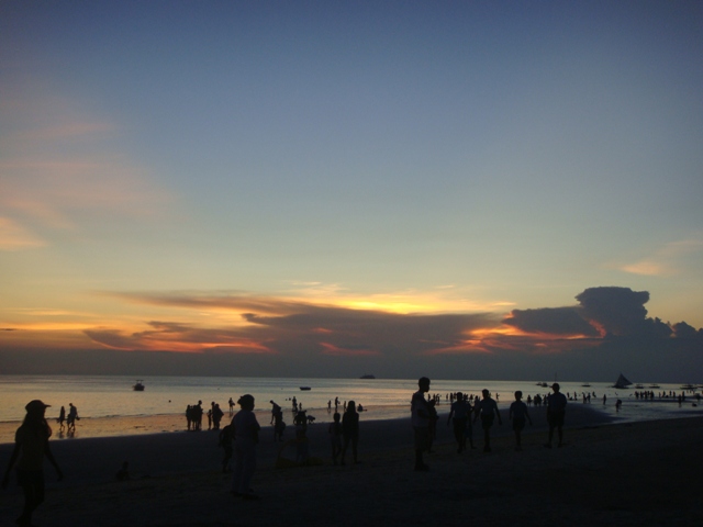 Hi, Boracay: nigi nigi, lapu lapu, halo halo...