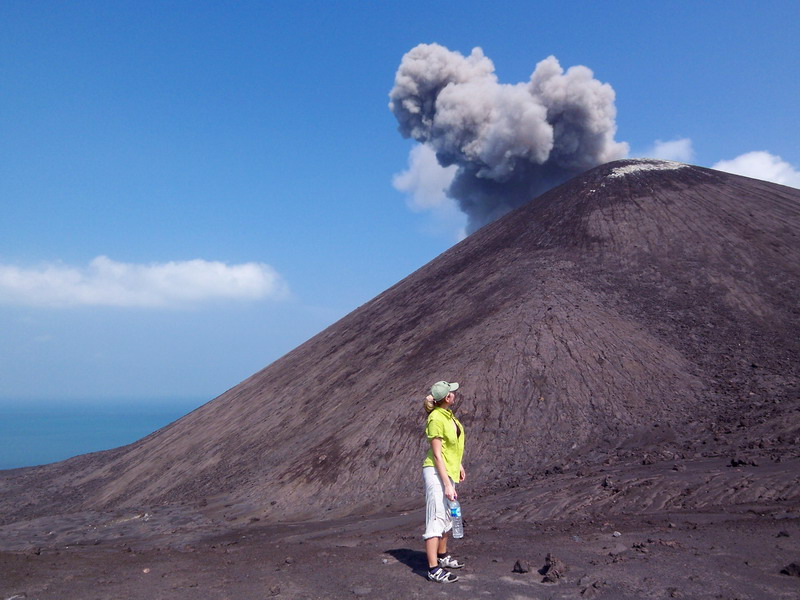 Вулканы, гейзеры и другие горячие места планеты Земля (фото)