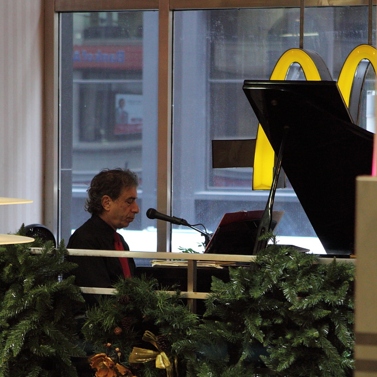 Их быт и их нравы: повседневная жизнь в фотографиях