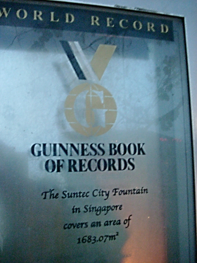 Сингапур. Фонтан Богатства в Синтек-Сити