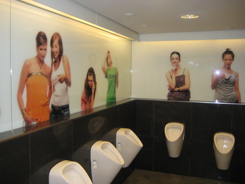 По нужде в различных уголках Мира (фото)