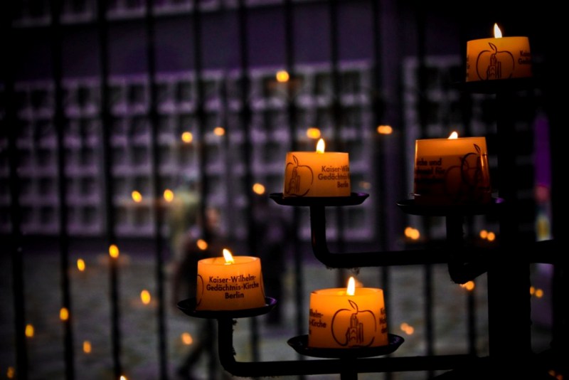 Небо над Берлином..., Регенсбургом, Мюнхеном и Парижем