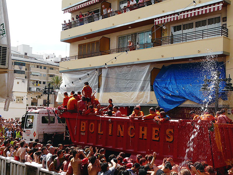 La Tomatina: Праздник непослушания по-испански La Tomatina: Праздник непослушания по-испански