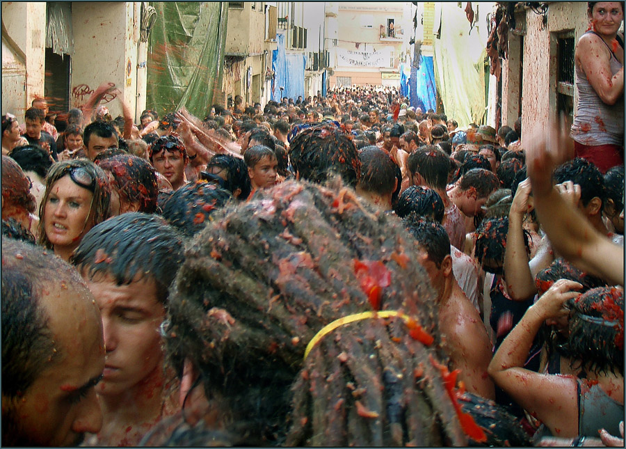 La Tomatina: Праздник непослушания по-испански