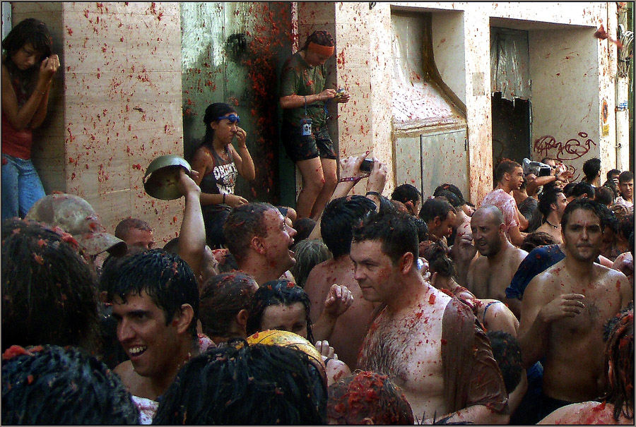 La Tomatina: Праздник непослушания по-испански