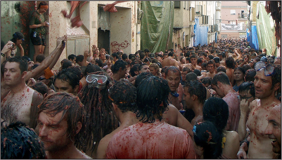 La Tomatina: Праздник непослушания по-испански