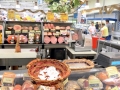 В итальянском магазине - колбаса В итальянском магазине - колбаса